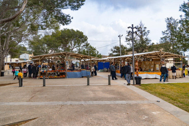 La Fira del Fang regresa con fuerza en la plaza de Sant Marçal