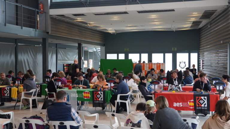 Sa Deixalleria de Marratxí ha acollit aquest cap de setmana la prova mundial Mallorca Open de Speedcubing amb 95 participants