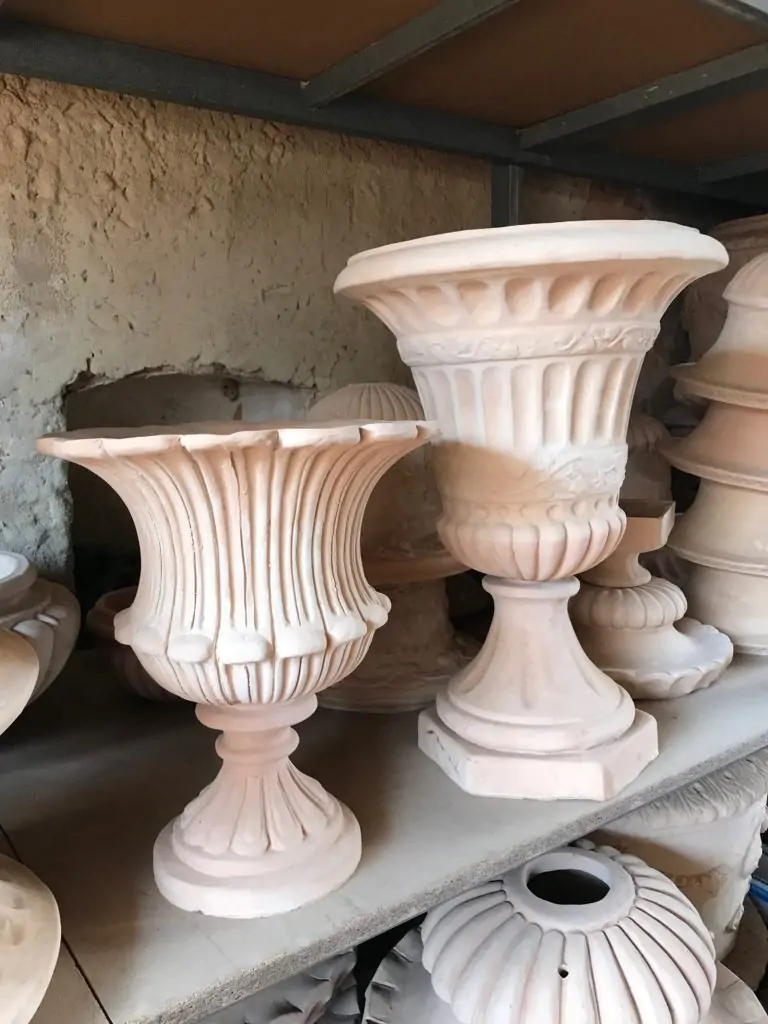 LAS MACETAS DE LOS JARDINES DE LA PLAZA DE LA REINA, CERÁMICA CON HISTORIA