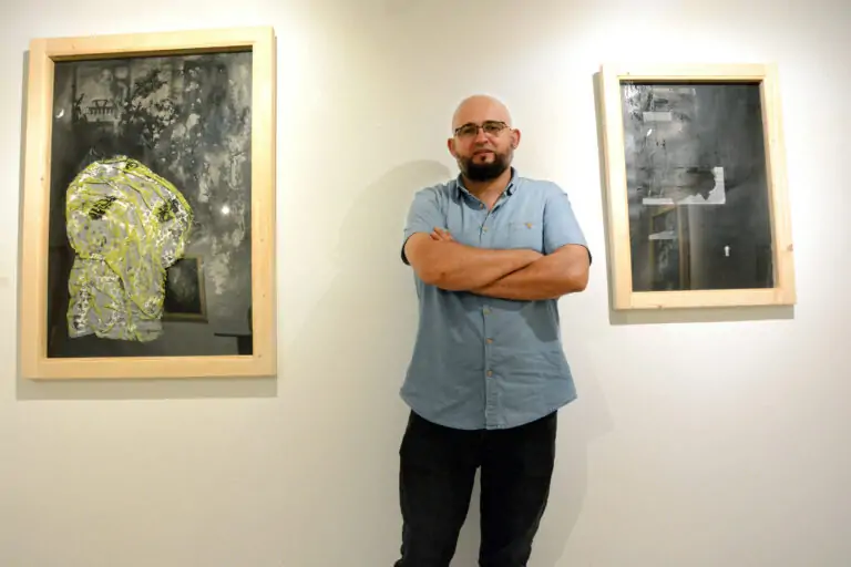 “Aunque mi obra sea oscura, siempre arrojo algo de luz y esperanza”