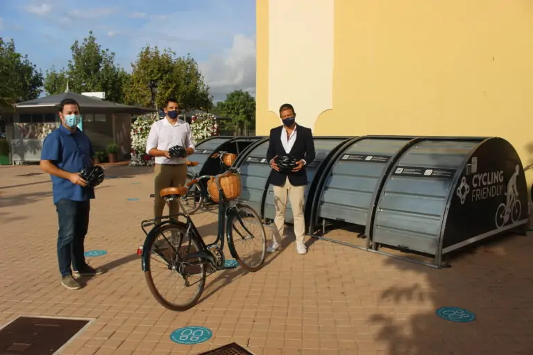 Nous aparcaments i estació de reparació de bicicletes, per a impulsar la mobilitat sostenible, amb motiu de la Mobility Week, a Mallorca Fashion Outlet
