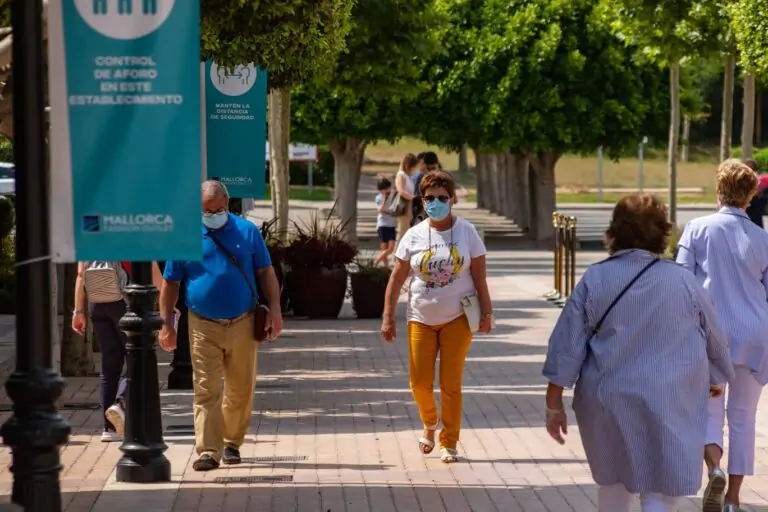 Les grans superfícies comercials han tornat a obrir amb un aforament del 30%