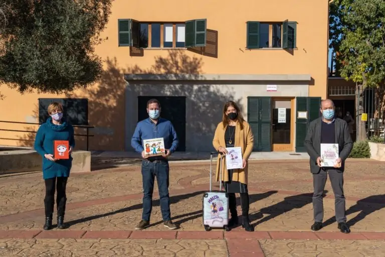 L’Ajuntament posa en circulació la “Maleta viatgera” entre les escoles per transmetre valors d’igualtat