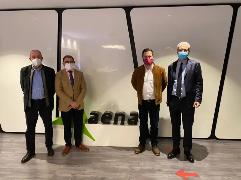 AENA es compromet a estudiar les reivindicacions de l’Ajuntament al parc fotovoltaic de Son Bonet