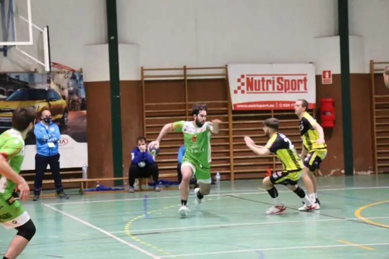 El Sispal Handbol Marratxí ya es décimo de la clasificación tras derrotar al Hispanitas BM. Petrer