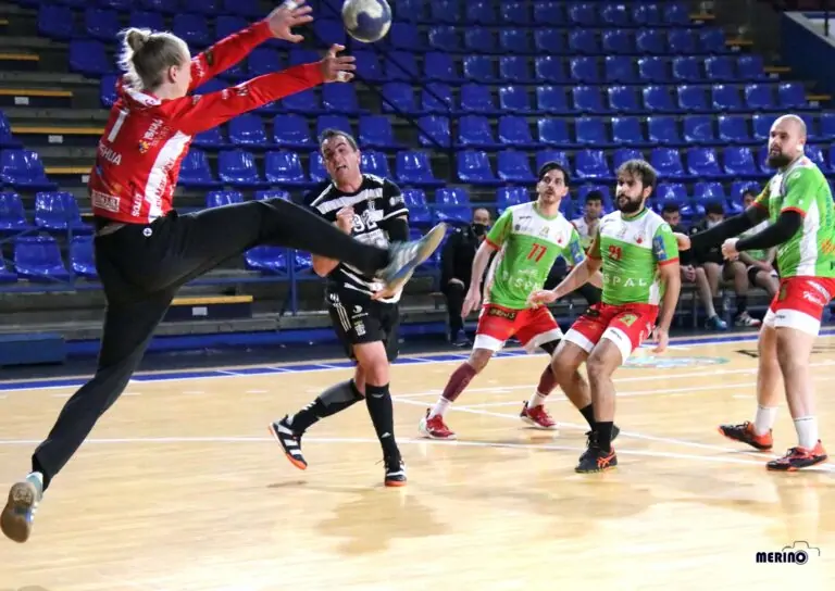 El Sispal Handbol Marratxí consigue una victoria providencial contra el BM. Elche