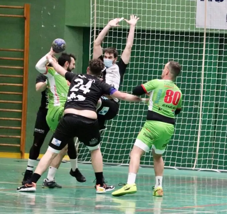 La gran defensa del BM. Torrevieja ahoga al Sispal Handbol Marratxí