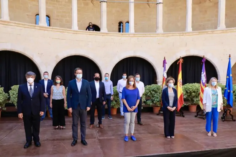 Miquel Cabot assisteix a la firma de la nova depuradora de Palma que suposarà una millora per a Marratxí