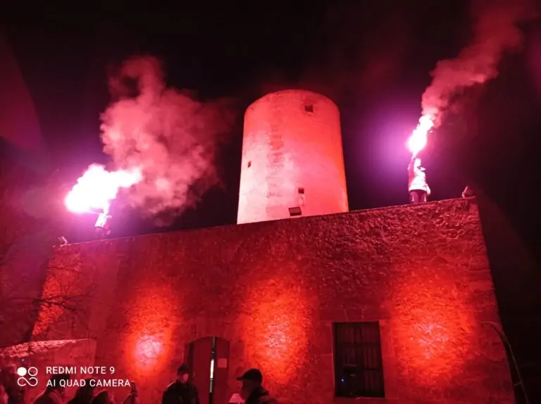 El Museu del Fang se ilumina en defensa de los derechos humanos