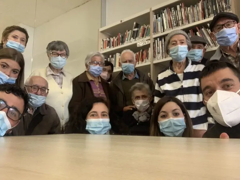 Imparten un taller de nuevas tecnologías para personas mayores en la Biblioteca del Pont d’Inca