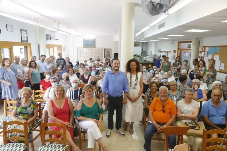 El Consell y el Ayuntamiento promueven el envejecimiento activo y saludable en un encuentro con las Personas Mayores