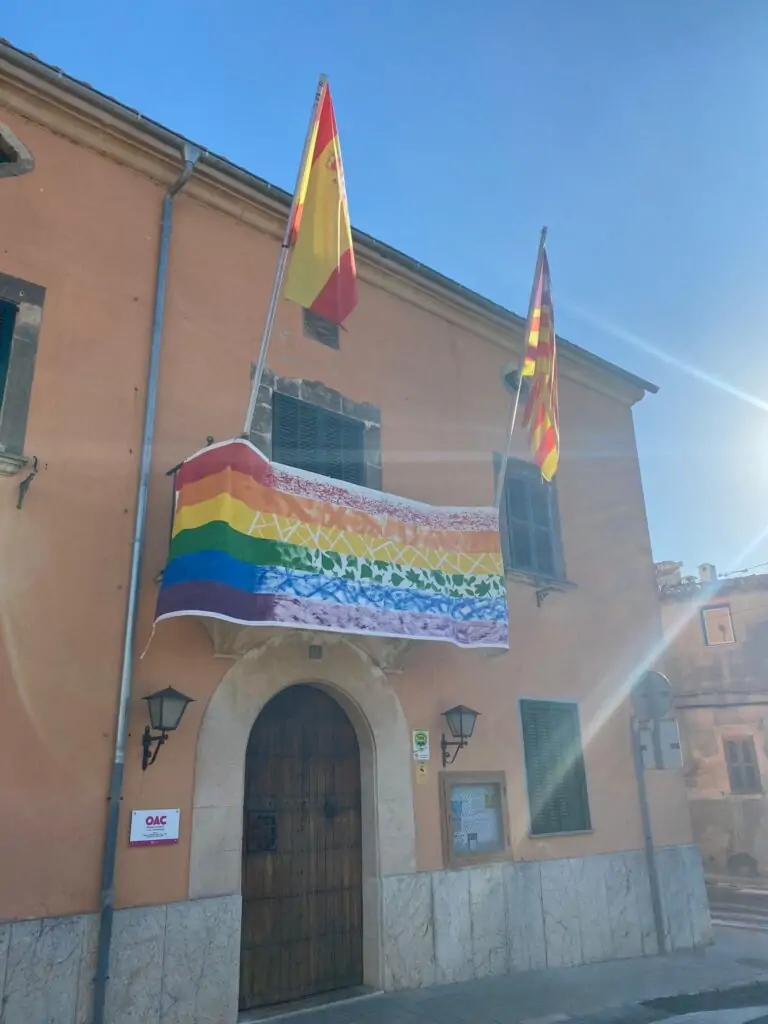El Ayuntamiento aprueba una moción en defensa de los derechos LGTBI+