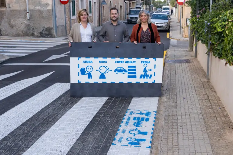 El Ayuntamiento instala pictogramas en los pasos de peatones para favorecer la seguridad de las personas con autismo o con problemas de comprensión