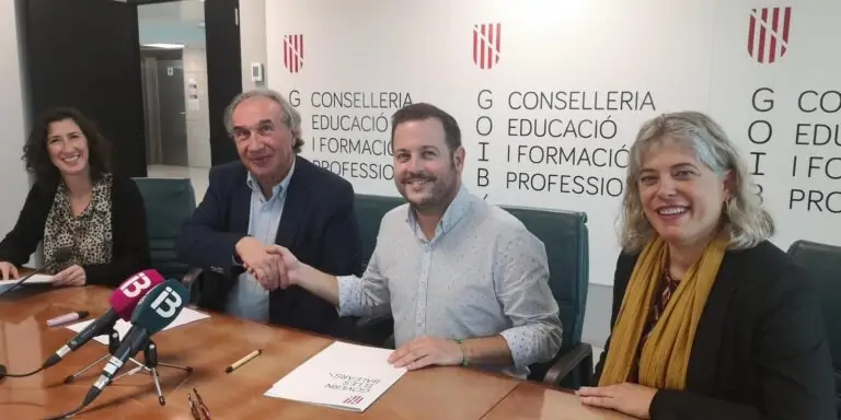 El batle de Marratxí firma amb el Govern el conveni de gratuïtat de les escoletes públiques del municipi