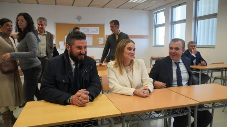 La presidenta del Govern Balear visita l’IES Sant Marçal per conèixer els detalls de les obres d’ampliació