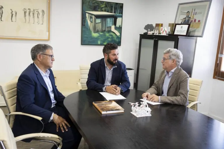 Marratxí firma un convenio con el Colegio de Veterinarios para mejorar la gestión de colonias felinas y el censo de animales