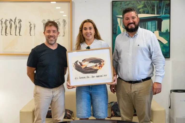 El Ajuntament de Marratxí recibe a Cata Coll tras conseguir el subcampeonato de Europa con la Selección Española