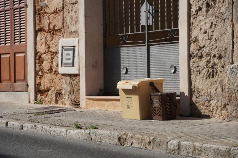 El sistema de recogida puerta a puerta de Marratxí consolida su implantación durante los meses de verano