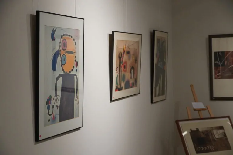 Sa Refinadora acoge la segunda edición de la exposición solidaria “Art per a la inclusió. 50 anys, 50 obres” organizada por Fundación Asnimo